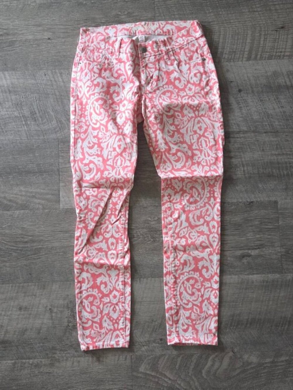 Old Navy Pink and White Paisley Rockstar Skinny Jeans. - Picture 2 of 4